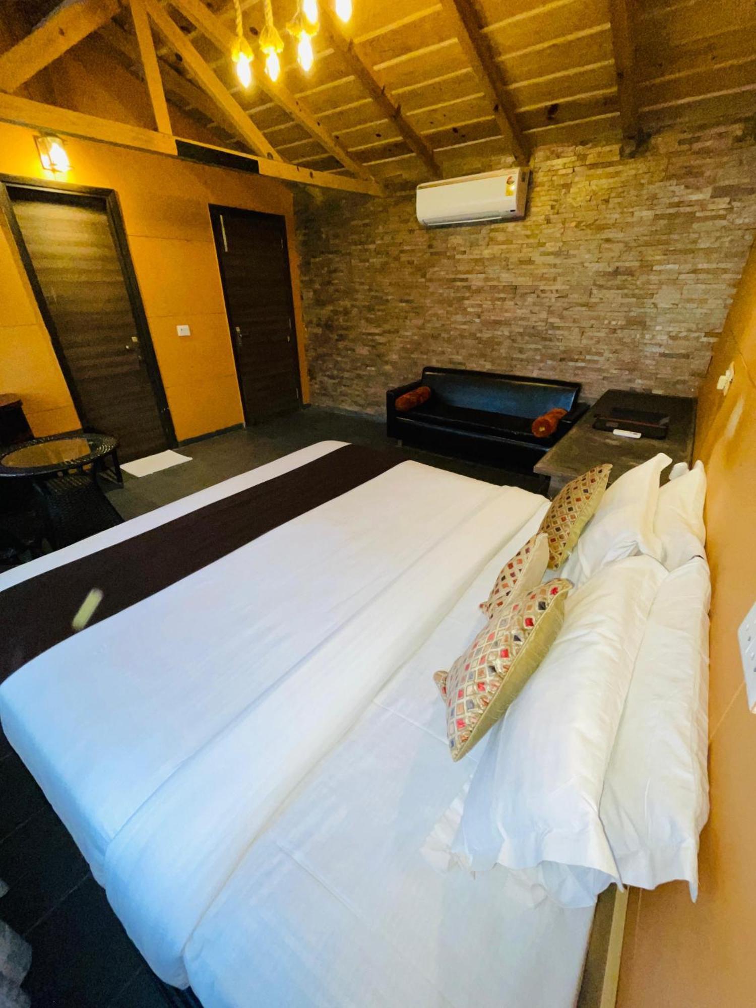 Sea Hawk - Luxury Hill Resort 4 Mins From Bhimtal Lake Номер фото